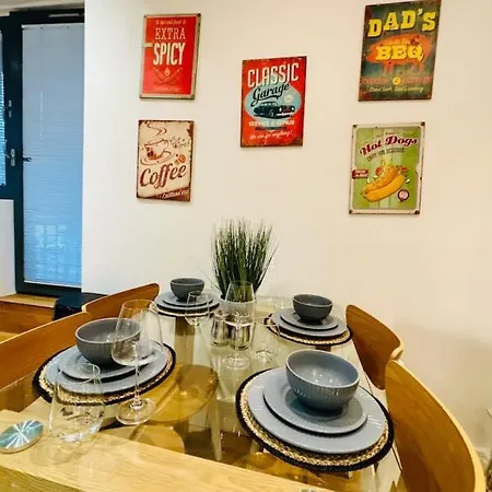 Comfy 3-Bed Apartment, Central Bristol, Guests 5, Parking Available, High-Speed Wi-Fi Apartmán Bristol