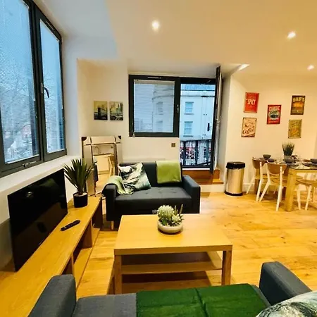 Comfy 3-Bed Apartment, Central Bristol, Guests 5, Parking Available, High-Speed Wi-Fi Apartmán