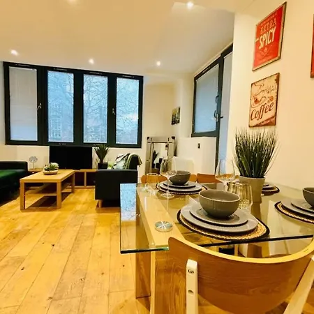 Comfy 3-Bed Apartment, Central Bristol, Guests 5, Parking Available, High-Speed Wi-Fi Apartmán *